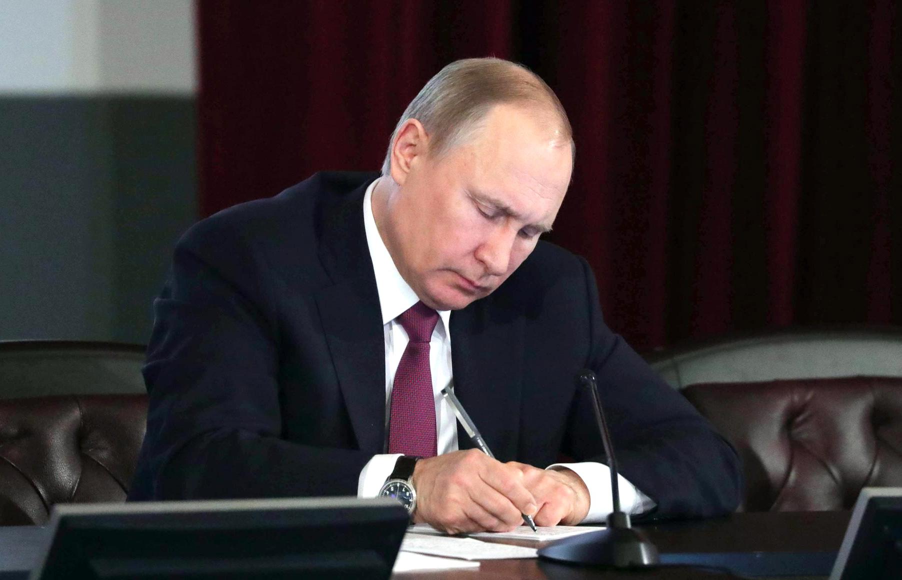 Владимир Путин поставил подпись в законе о штрафах при долевом строительстве - фото 1