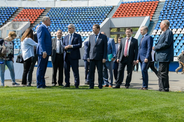 Решение о реконструкции поля Центрального стадиона Профсоюзов принято воронежским губернатором  - фото 1