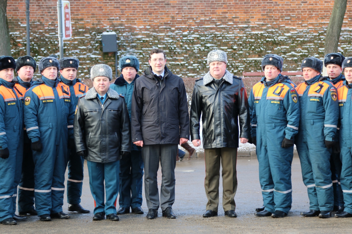 Глеб Никитин вручил сотрудникам нижегородского МЧС ключи от новоиспеченной пожарно-спасательной техники